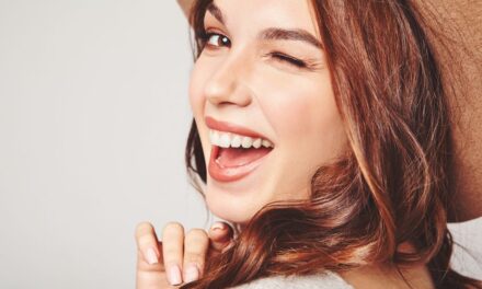 Radiant Smiles: 5 Effective Ways to Whiten Your Teeth